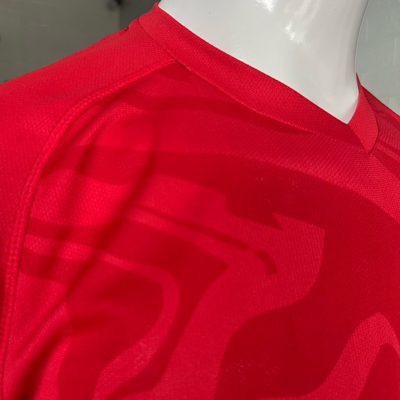 T-Shirt - Picture 16 of 16